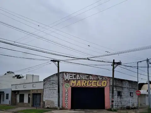 Vendo Casa sobre importante esquina en B° Prado Español