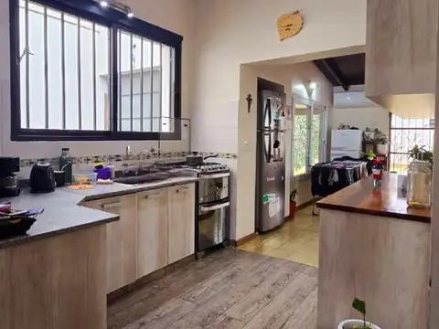 Casa 3 ambientes con 2 baños