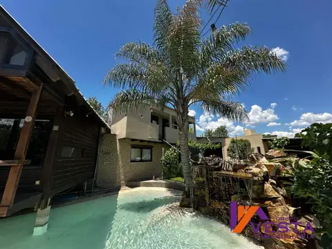 Casa 17 ambientes con 7 baños