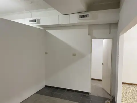 VILLA BALLESTER CENTRO: DEPARTAMENTO AL FRENTE 1ER. PISO POR ESCALERA. APTO PROFESIONAL 