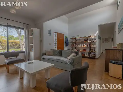 Casa en Venta con 4 cocheras