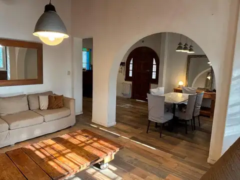 Casa estilo ingles 4 dormitorios y monoambiente ex ubicacion