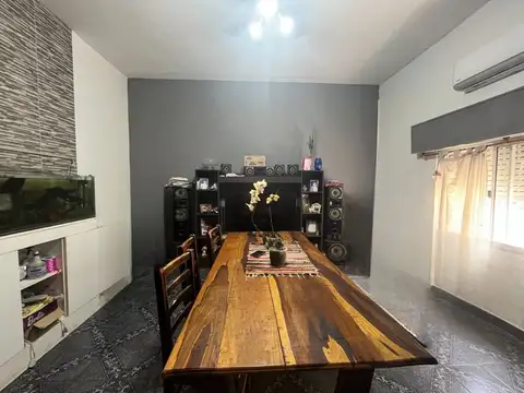 PH 5 AMBIENTES AL FRENTE CON PATIO – LANÚS OESTE