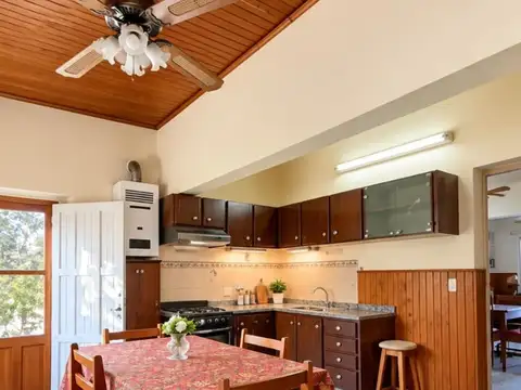 Casa 7 ambientes con 2 baños