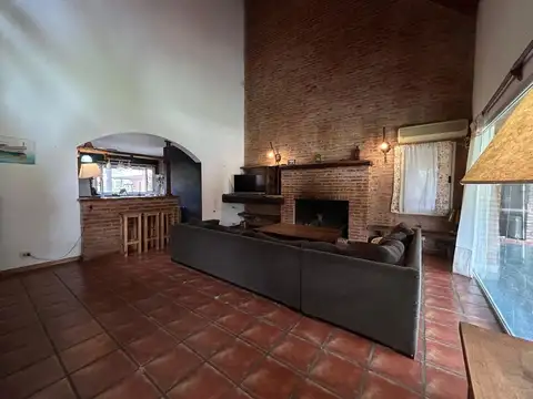 VENTA DE CASA 6 AMB EN BARRIO CERRADO ALTOS DEL SOL