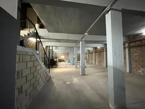 ALQUILER DE DEPOSITO 300MTS EN UN 1ER PISO. RUTA 8
