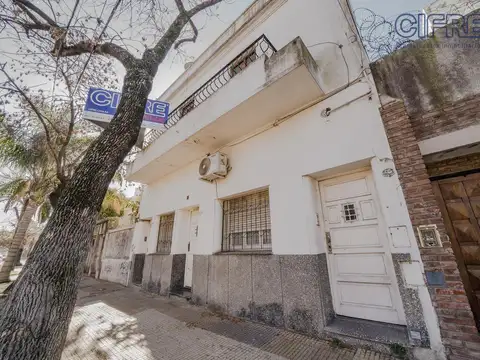PH a refaccionar de 3 ambientes en primer piso por escalera, entrada indepte en Agronomia