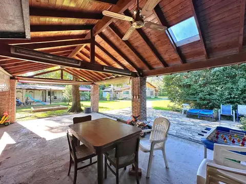 Casa en Venta con 2 cocheras