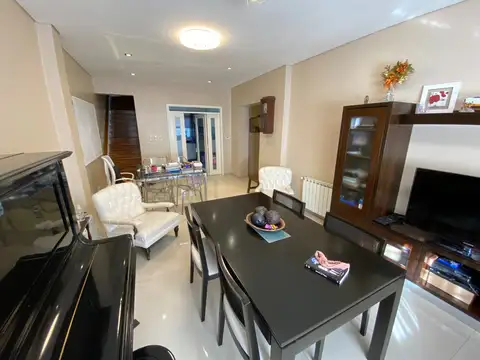 Casa 6 ambientes con 3 baños