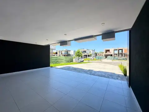 Casa 5 ambientes con 4 baños