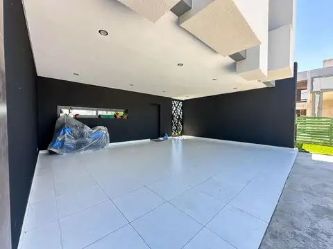 Casa en Venta en Terralagos, USD 990.000