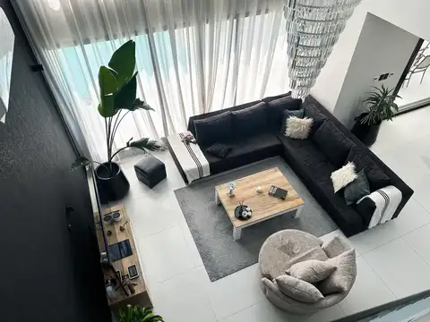 Casa en Venta con 6 cocheras