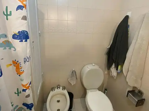 CASA DE 4 AMBIENTES, COCHERA Y PATIO EN MORON SUR