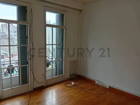 VENTA 3 AMBIENTES SOBRE AV. CORRIENTES - CON RENTA (INVERSIÓN)