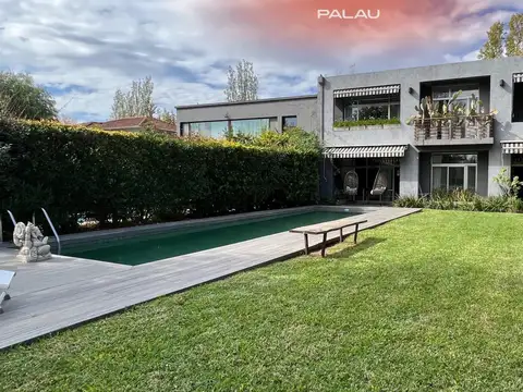Casa en Venta con 2 cocheras