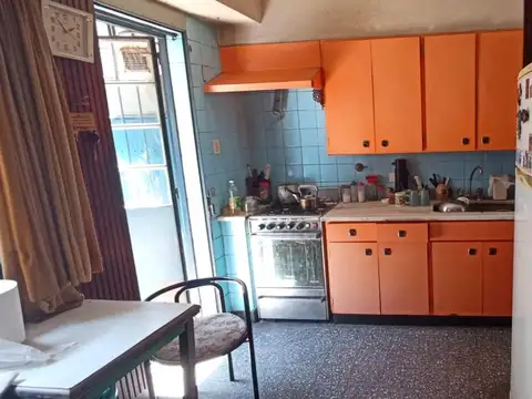 ph tipo casa de 5 ambientes en 2 plantas con patio