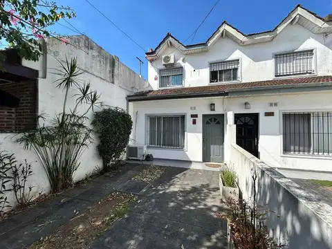 DUPLEX 4 AMB EN VENTA EN VILLA ADELINA CON JARDIN