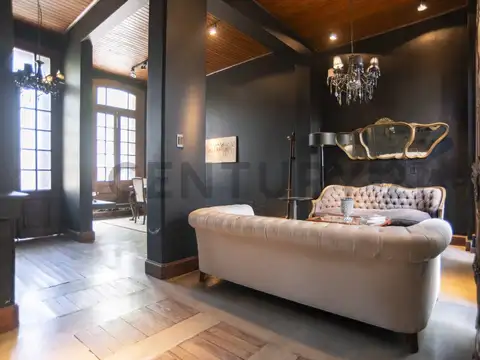 Casa en venta en La Plata de 4 dormitorios y 2 patios. Zona UC1