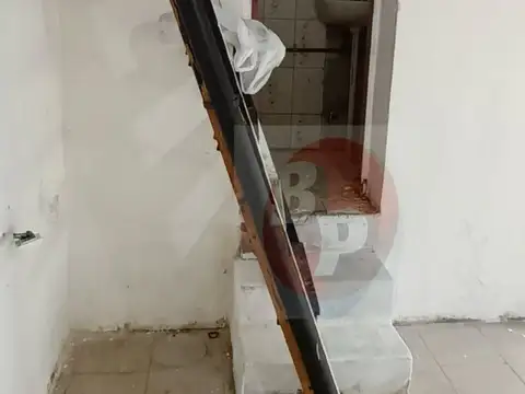 REGIO LOCAL CON VIDRIERA SIN EXPENAS  EN SAN TELMO 