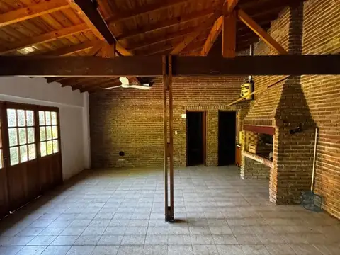 Casa 5 ambientes con 3 baños