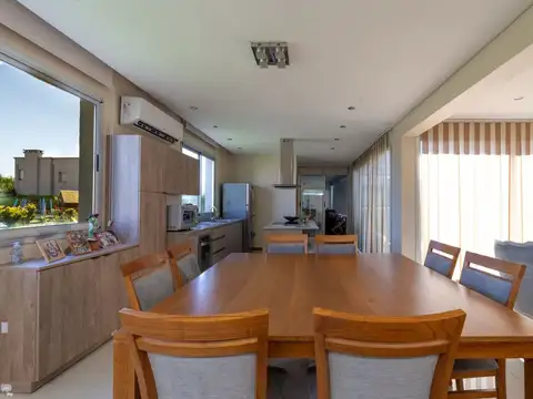 VENTA CASA EN SAN SEBASTIAN CON 3 DORMIS Y PILETA