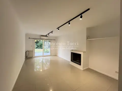 Depto Tipo Casa en Alquiler con 1 cocheras