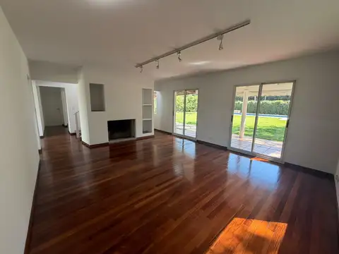 Casa 5 ambientes con 3 baños