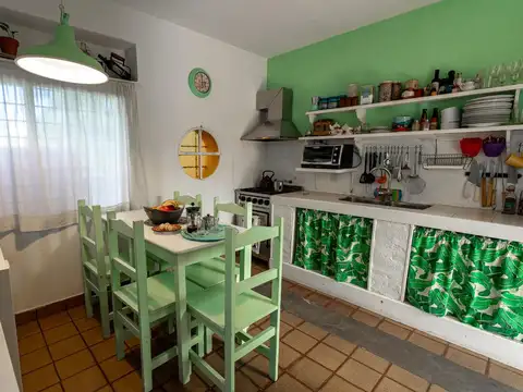 Venta  Casa 3 dormit    casa de huéspedes - Bella Vista