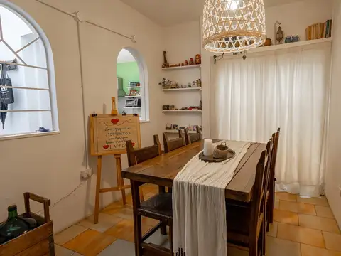 Casa 4 ambientes con 2 baños