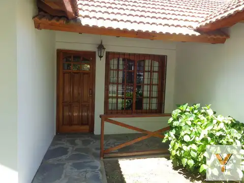 Casa en venta - 4 dormitorios 2 baños - 110mts2 - Ostende