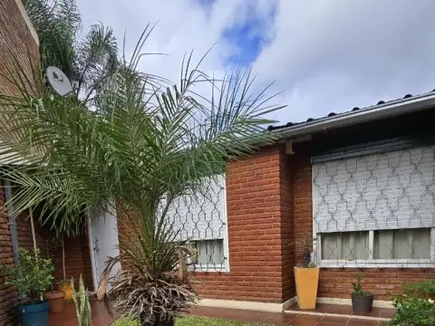 Casa en Venta en Isidro Casanova, USD 115.000