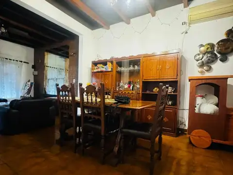 Casa 5 ambientes con 2 baños