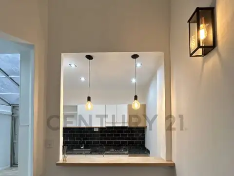 Avenida Juan Bautista Alberdi 1700, Piso 0