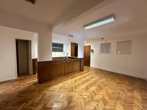 Oficina 8 ambientes con 3 baños