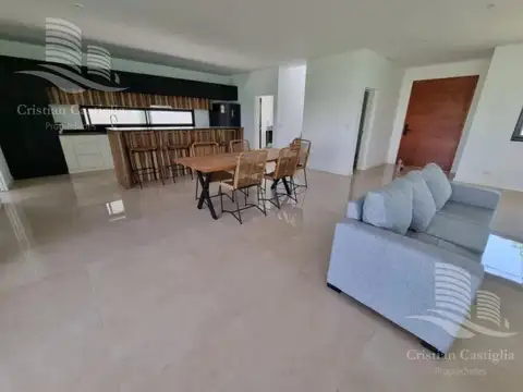 Casa en Venta con 4 cocheras