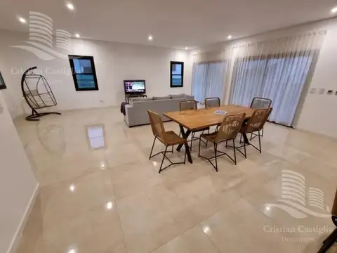 Casa 6 ambientes con 4 baños