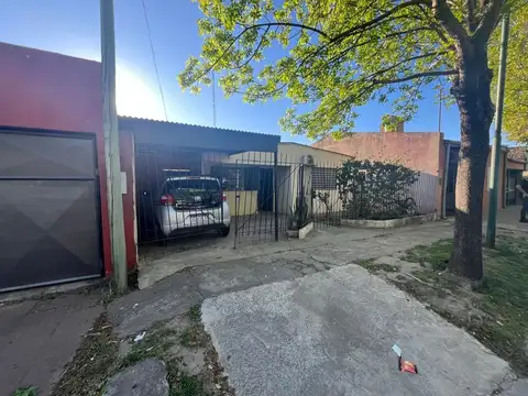 VENTA DE CASA 3 DORMIT./COCHERA/AMPLIO PATIO