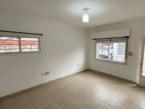 Depto Tipo Casa en Alquiler de 1 dormitorio