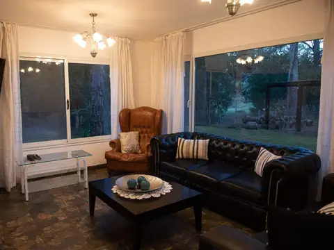 Casa en Alquiler Temporal con 2 cocheras