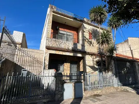 VENTA CASA 5 AMB EN RAMOS MEJIA APTA CREDITO