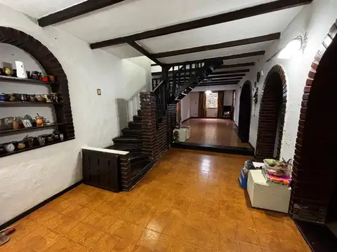Chalet en 2 plantas con gran parque arbolado con piscina