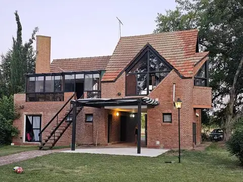 VENTA CASA U$S 390.000.- PRADERAS DE LUJAN.- 