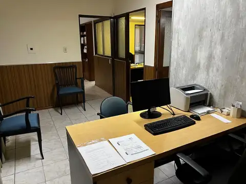 Oficina en Alquiler con 1 cochera