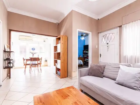 VENTA CASA  4 AMB  LANUS CON QUINCHO PATIO LOCAL