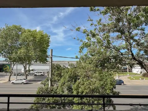 PH 4 AMBIENTES AL FRENTE CON BALCÓN CORRIDO