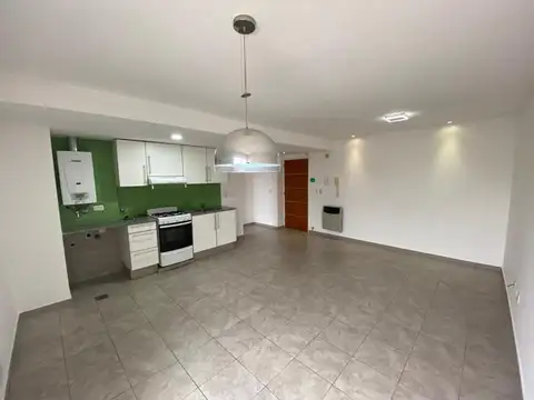 1 dormitorio de escalera, Impecable, zona Alberdi