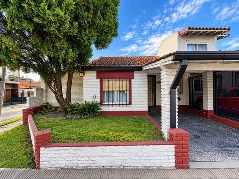 Casa Chalet  en Venta en Ciudad Jardin, Tres de Febrero, G.B.A. Zona Oeste