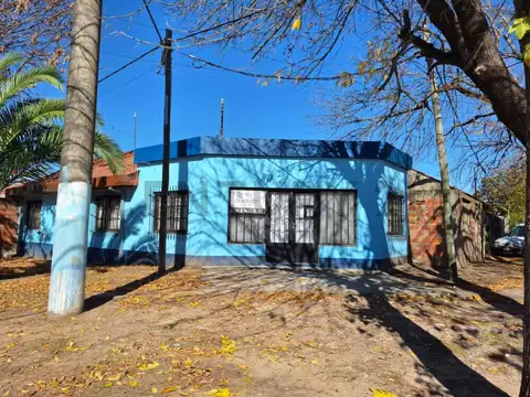 CASA CON EXCELENTE POTENCIAL COMERCIAL! EN VENTA SOBRE LOTE PROPIO EN CALLE 150 ESQUINA 68 LOS HORNO