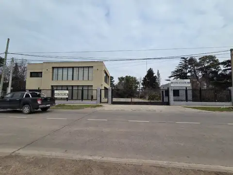 OFICINAS CON DEPOSITO SOBRE COLECTORA LOMA VERDE