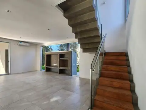 Casa en Venta en Countries y Barrios Cerrados en Esteban Echeverria, USD 700.000